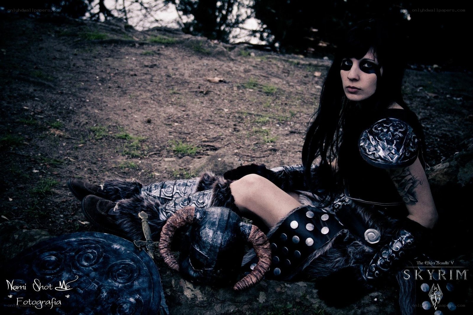 cosplayer in skyrim armor