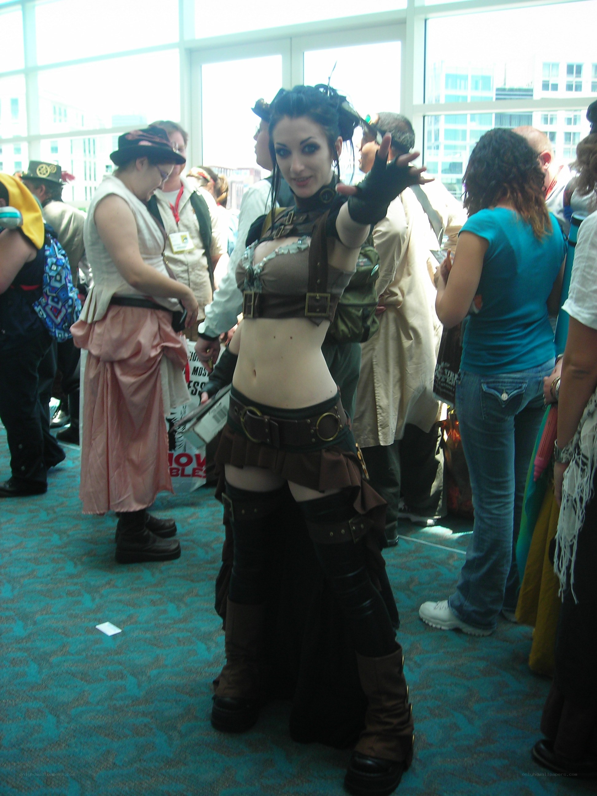 Cosplayer in steampunk outfit