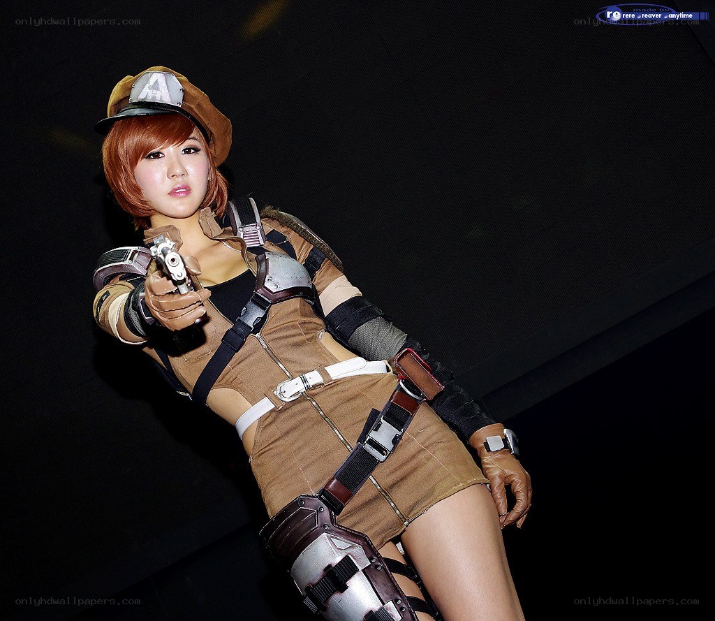 cosplayer in tactical gear