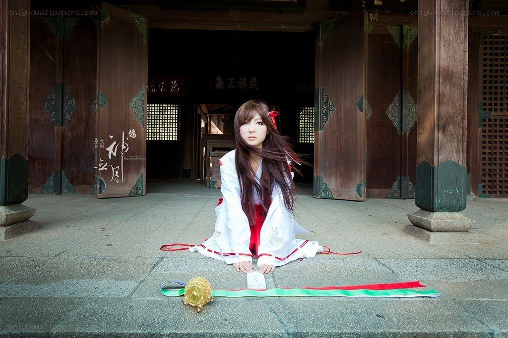 cosplayer in traditional attire