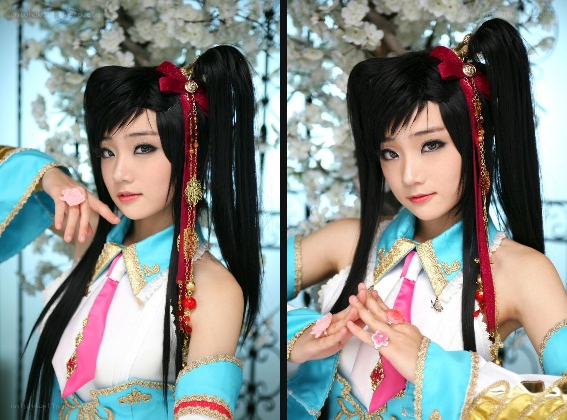 cosplayer in traditional costume