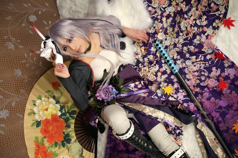 cosplayer in traditional Japanese attire