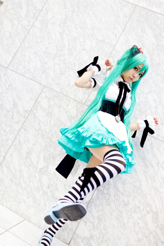 cosplayer in turquoise dress
