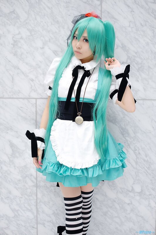 cosplayer in turquoise maid outfit