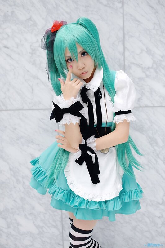 cosplayer in turquoise maid outfit