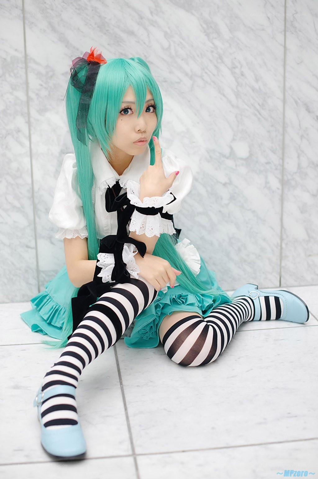 cosplayer in turquoise outfit