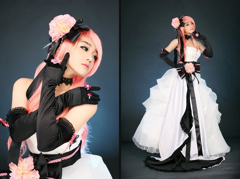 cosplayer in white and black dress