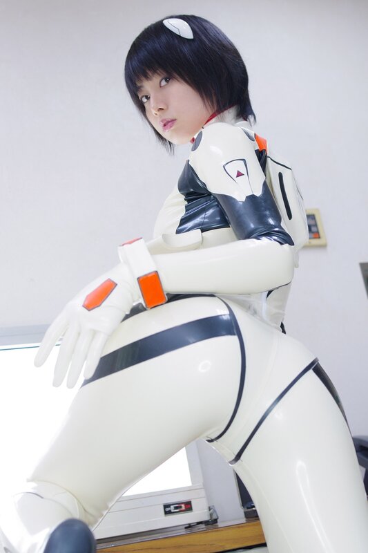 cosplayer in white and black suit