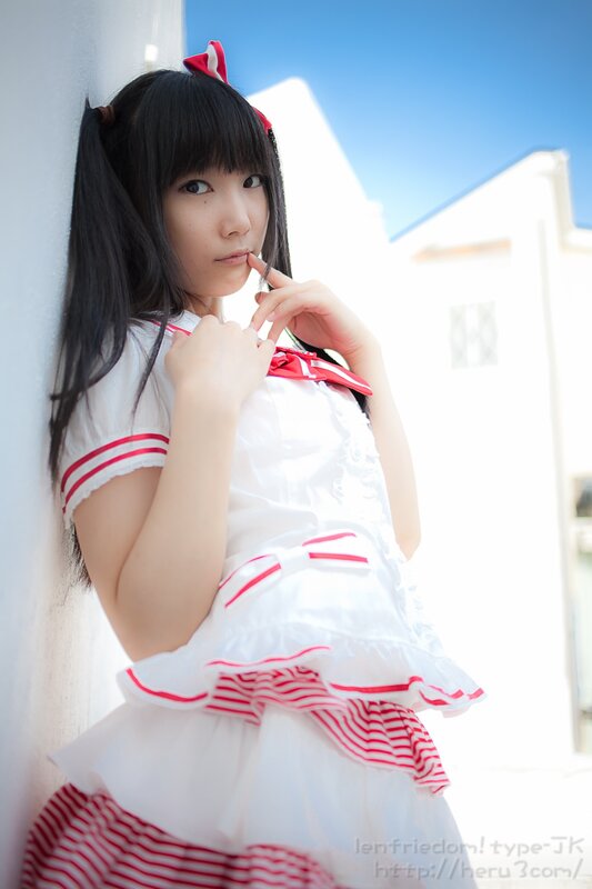 cosplayer in white and red dress