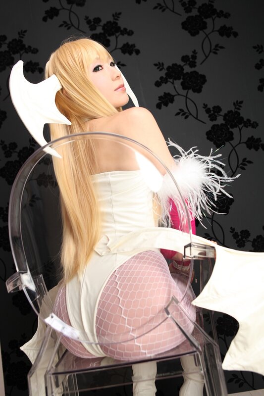 cosplayer in white costume