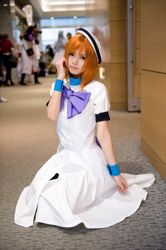 cosplayer in white dress