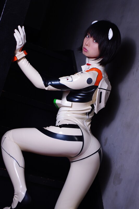 cosplayer in white suit