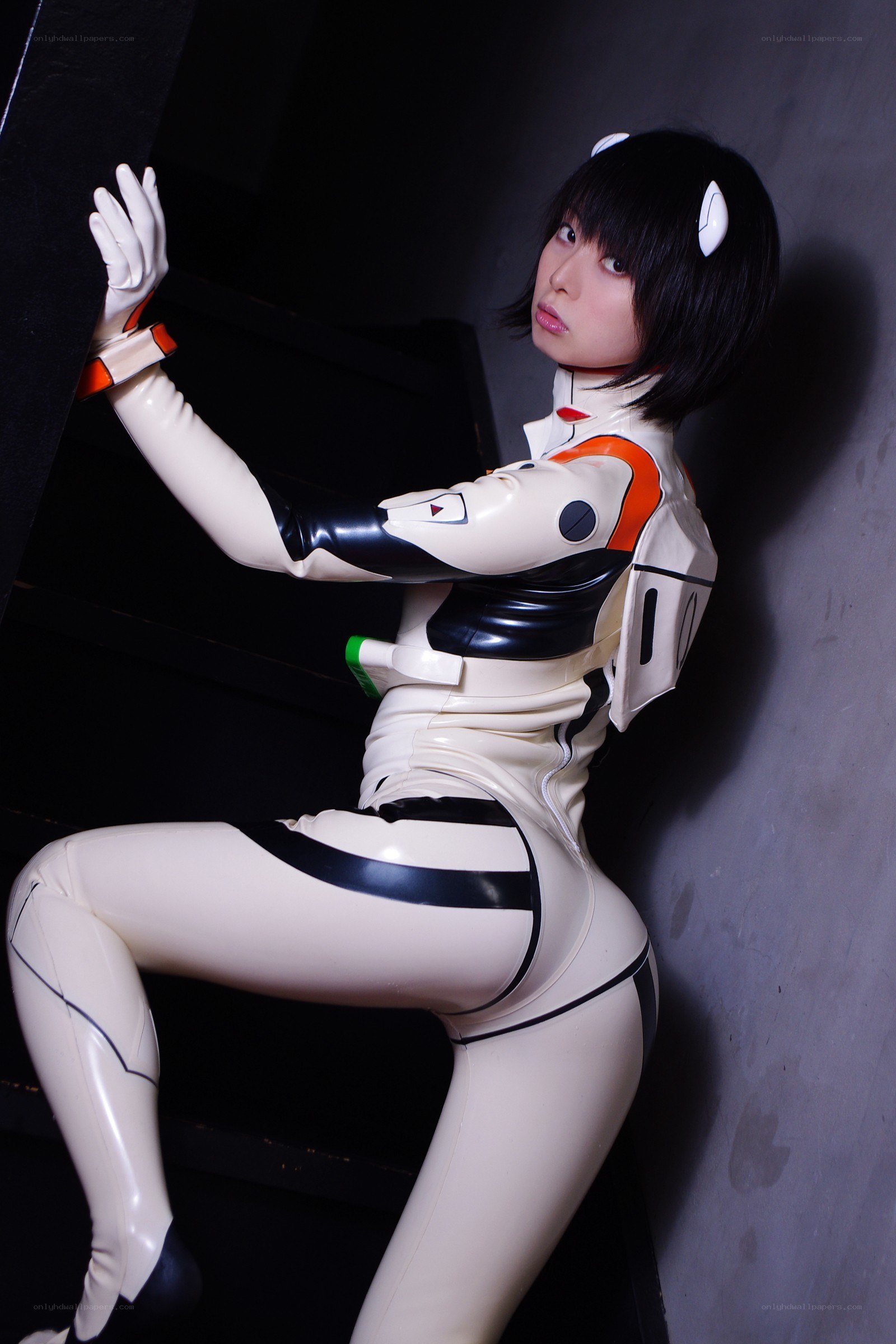 cosplayer in white suit