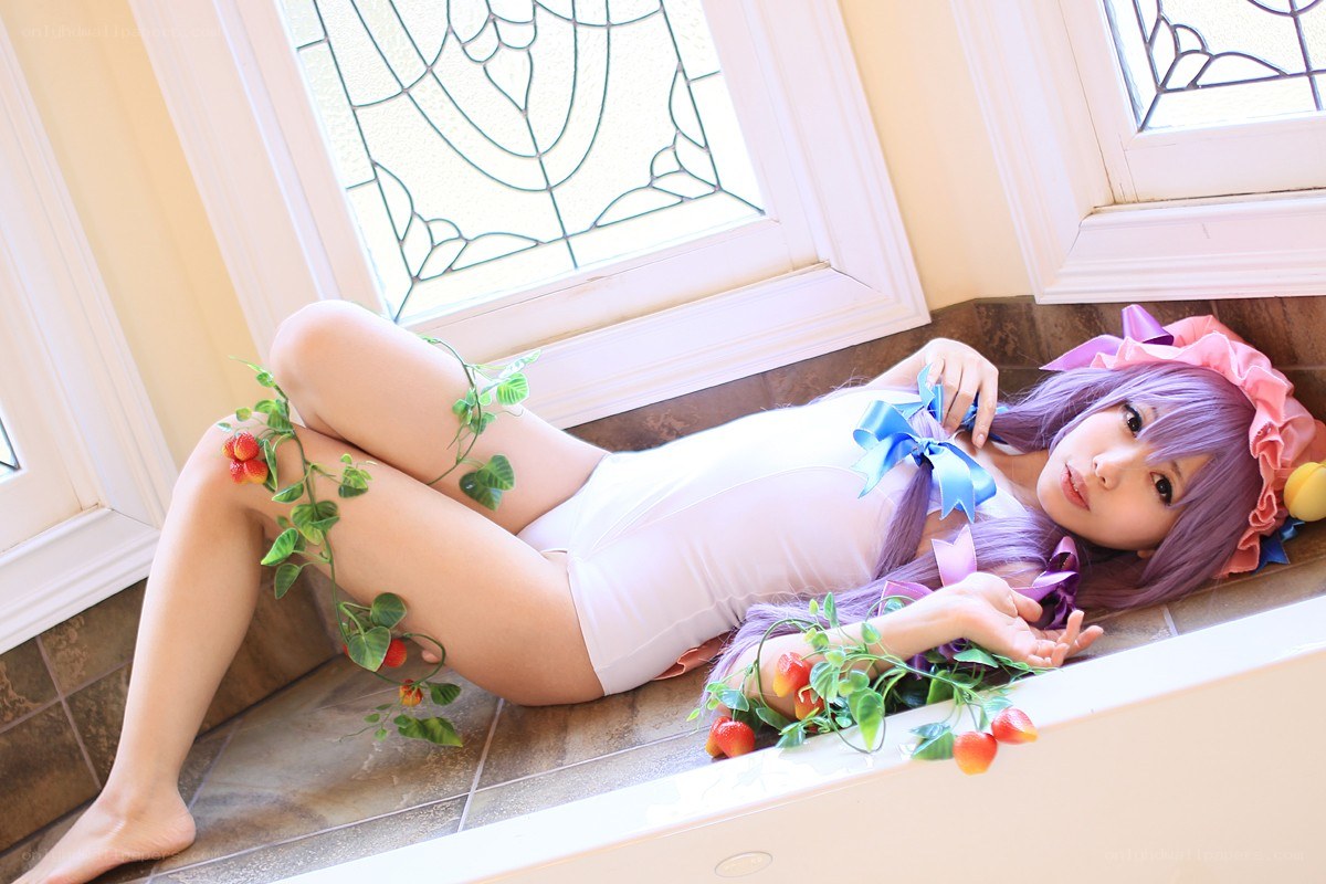 cosplayer in white swimsuit