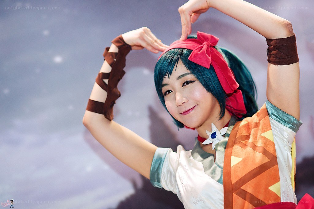 cosplayer making heart shape