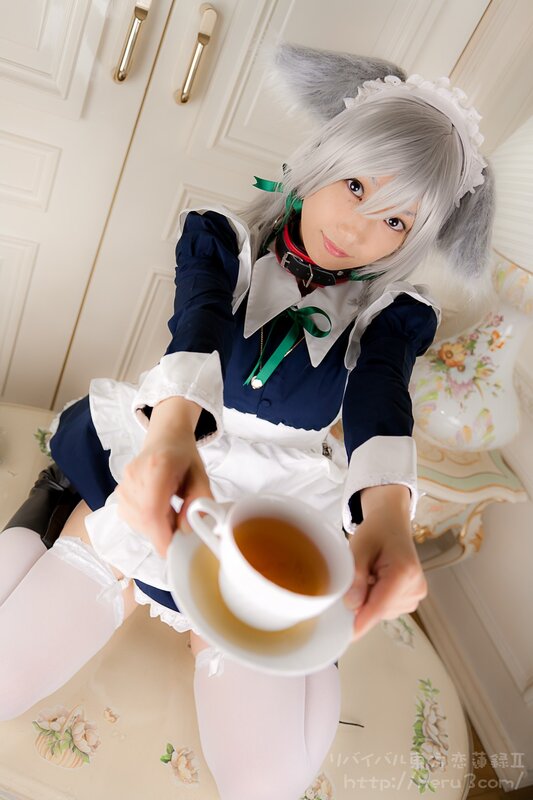 cosplayer offering tea