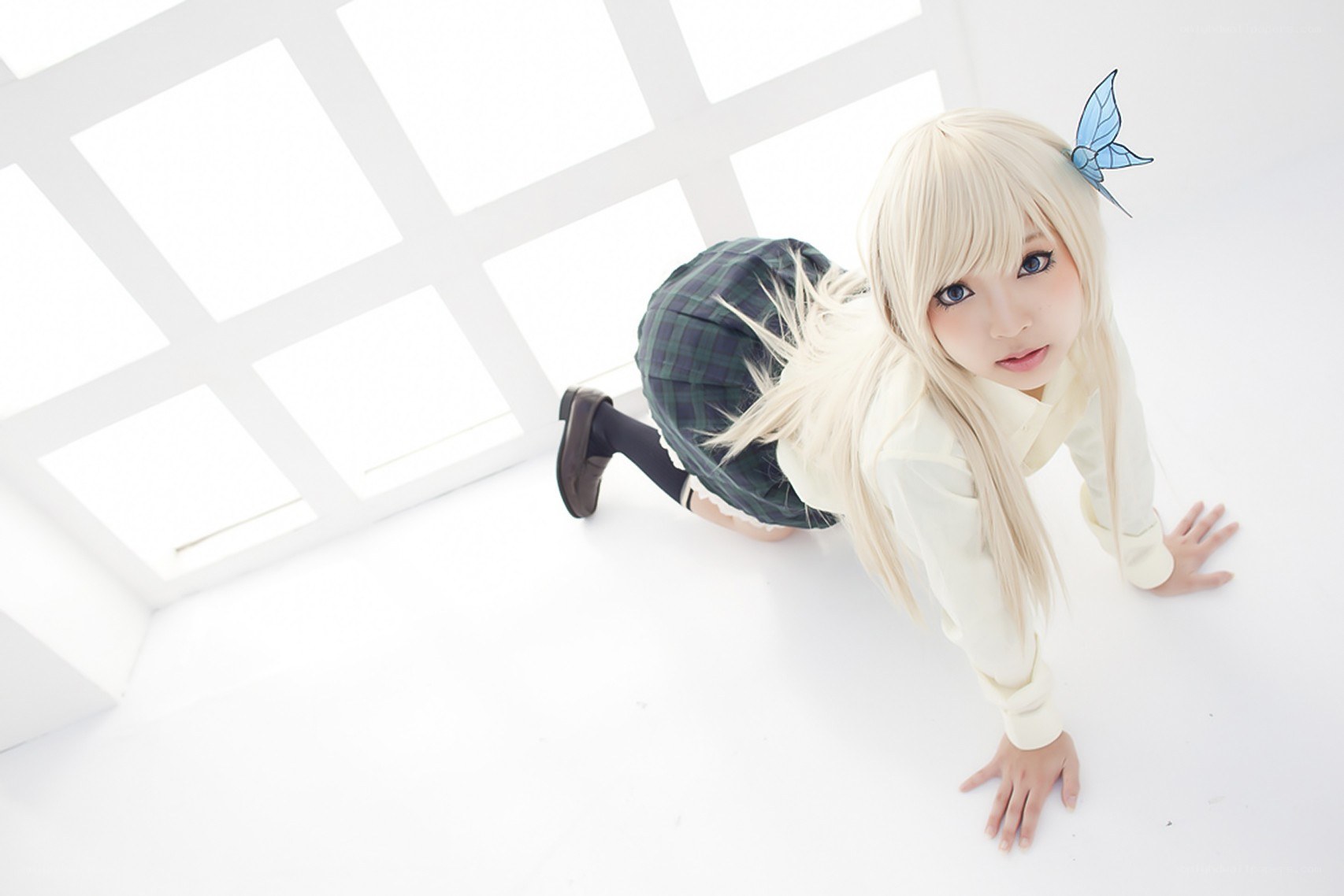cosplayer on hands and knees