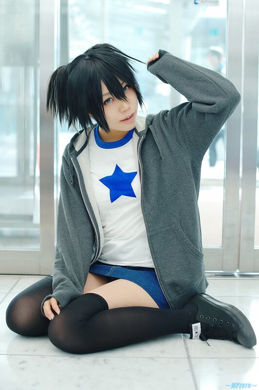 cosplayer sitting on floor