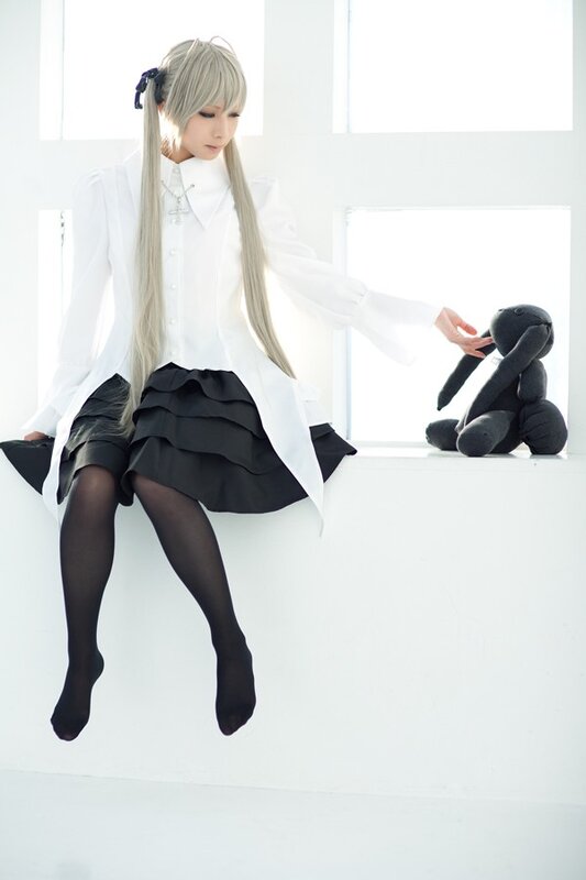 cosplayer with black bunny