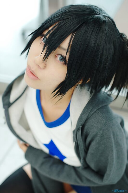 cosplayer with black hair