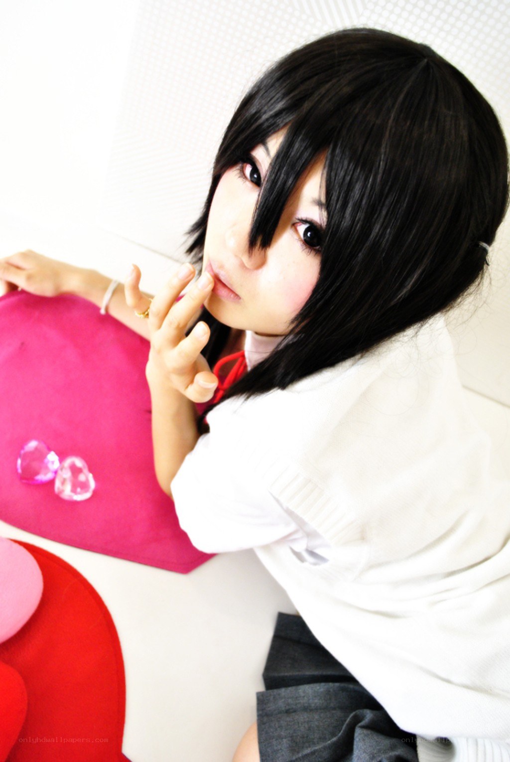 cosplayer with black hair
