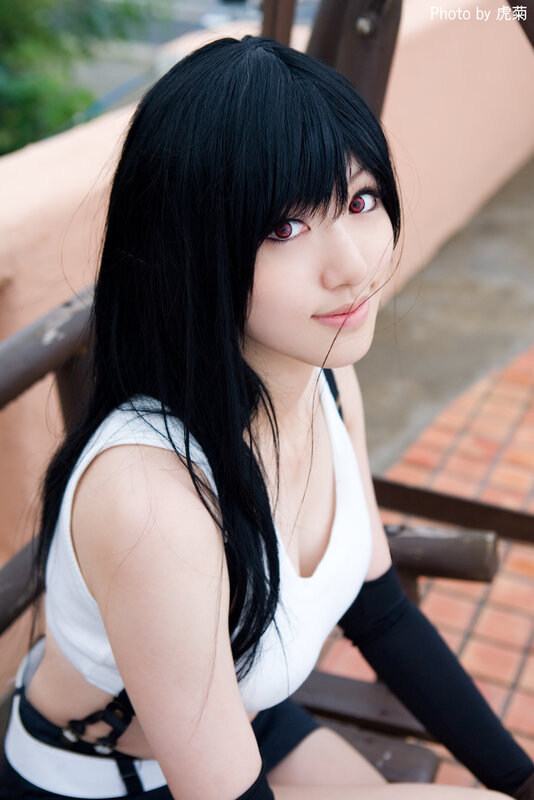 cosplayer with black hair