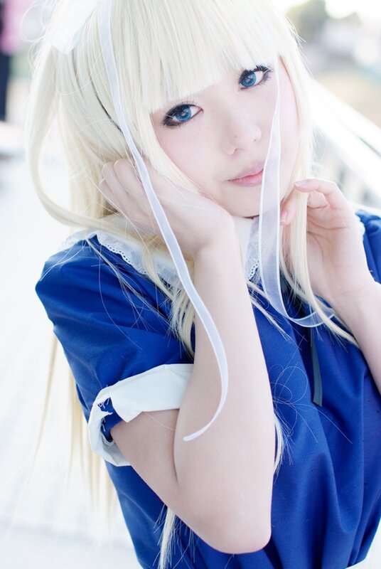 cosplayer with blonde hair