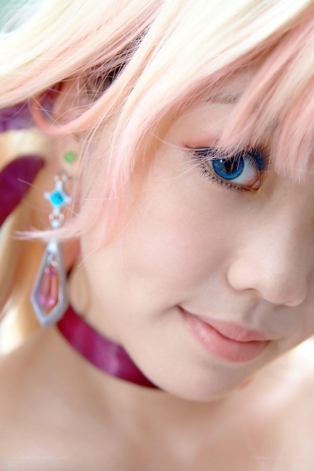 cosplayer with blue eyes