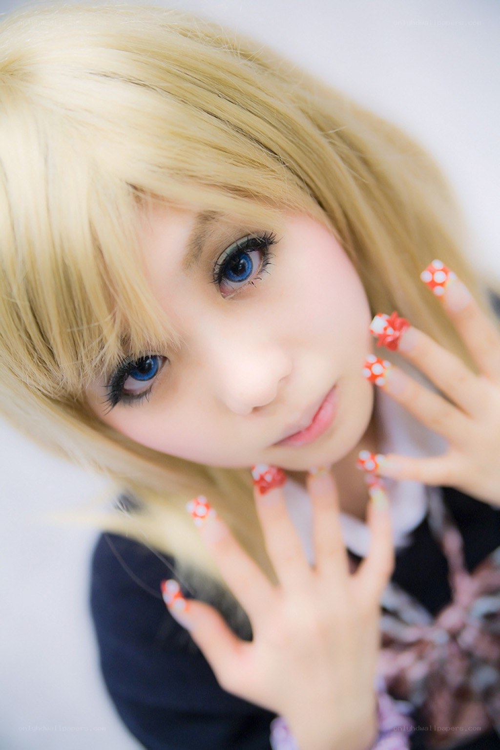 cosplayer with blue eyes