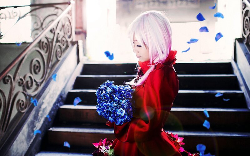 cosplayer with blue flowers