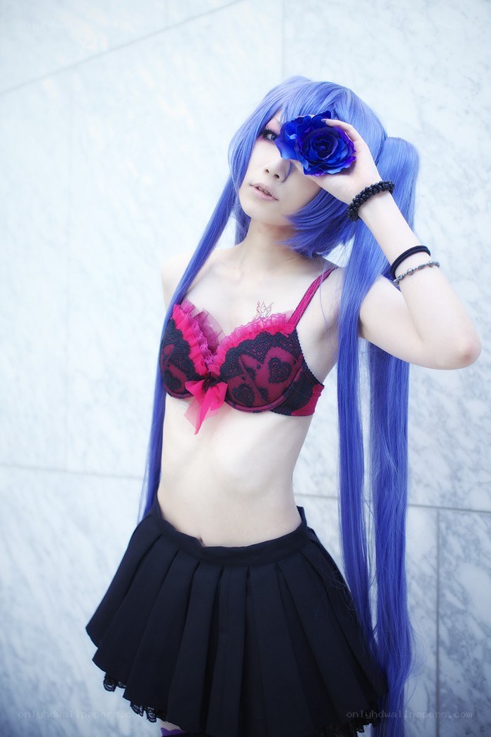 cosplayer with blue hair