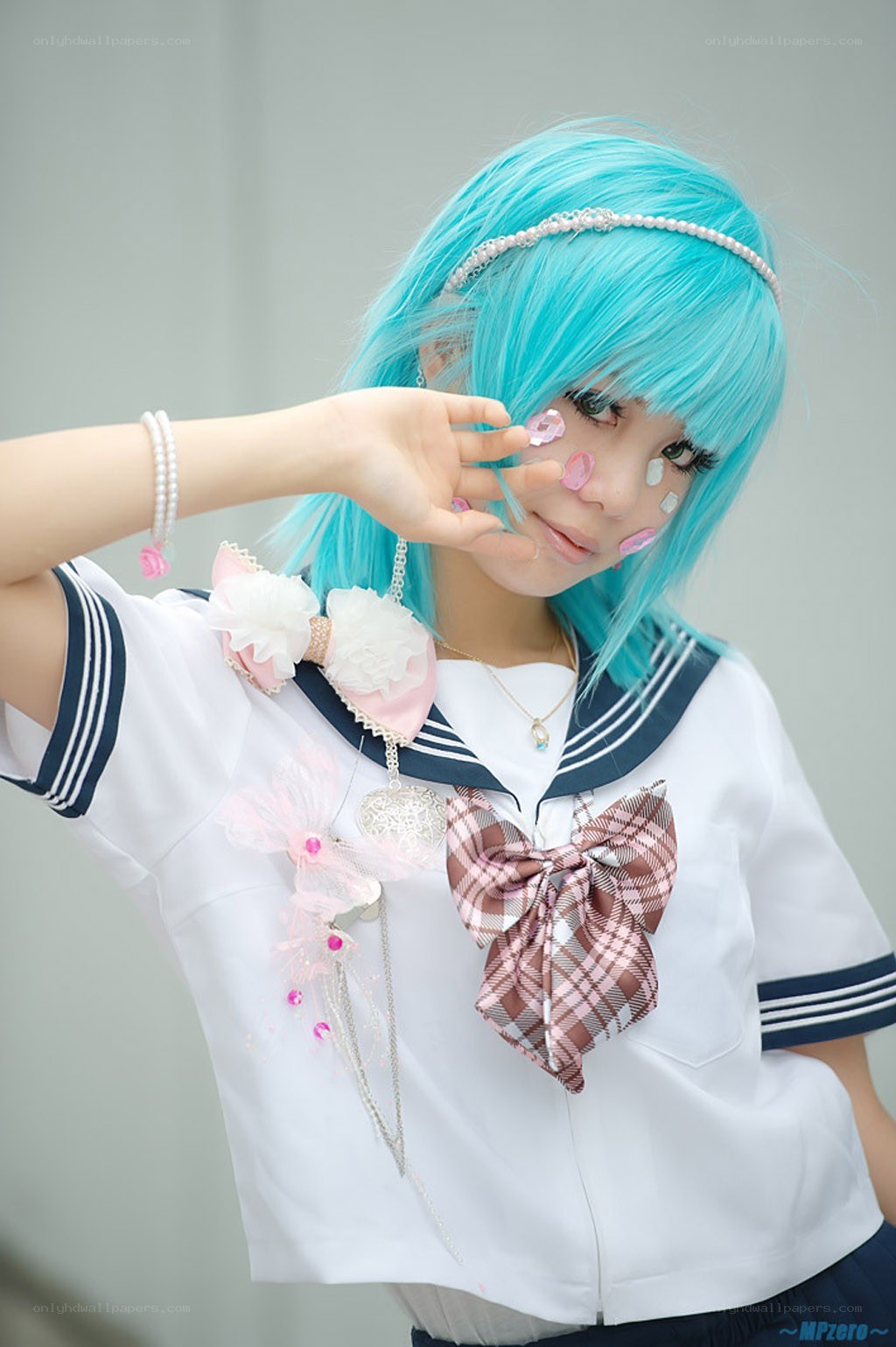 cosplayer with blue hair