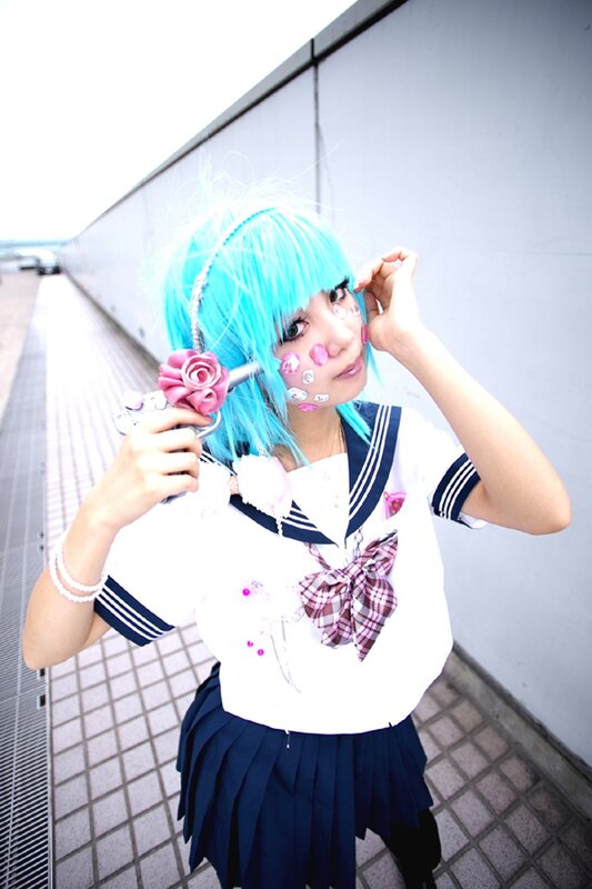 cosplayer with blue hair