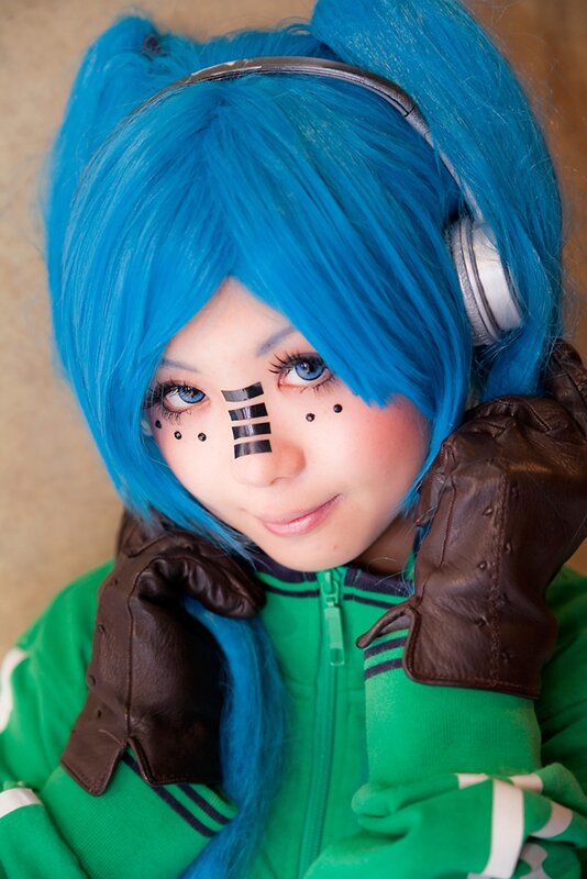 cosplayer with blue hair