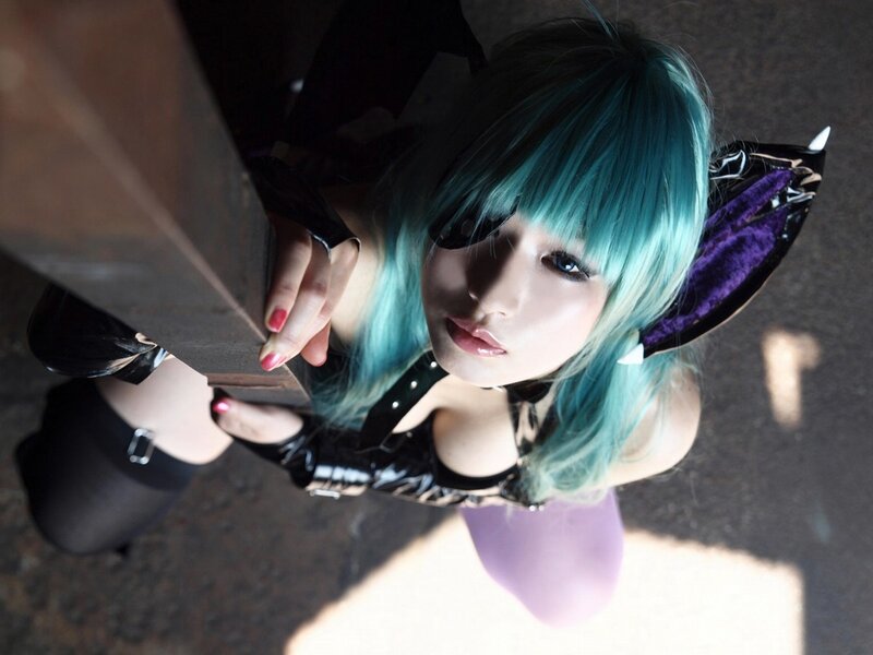 cosplayer with blue hair