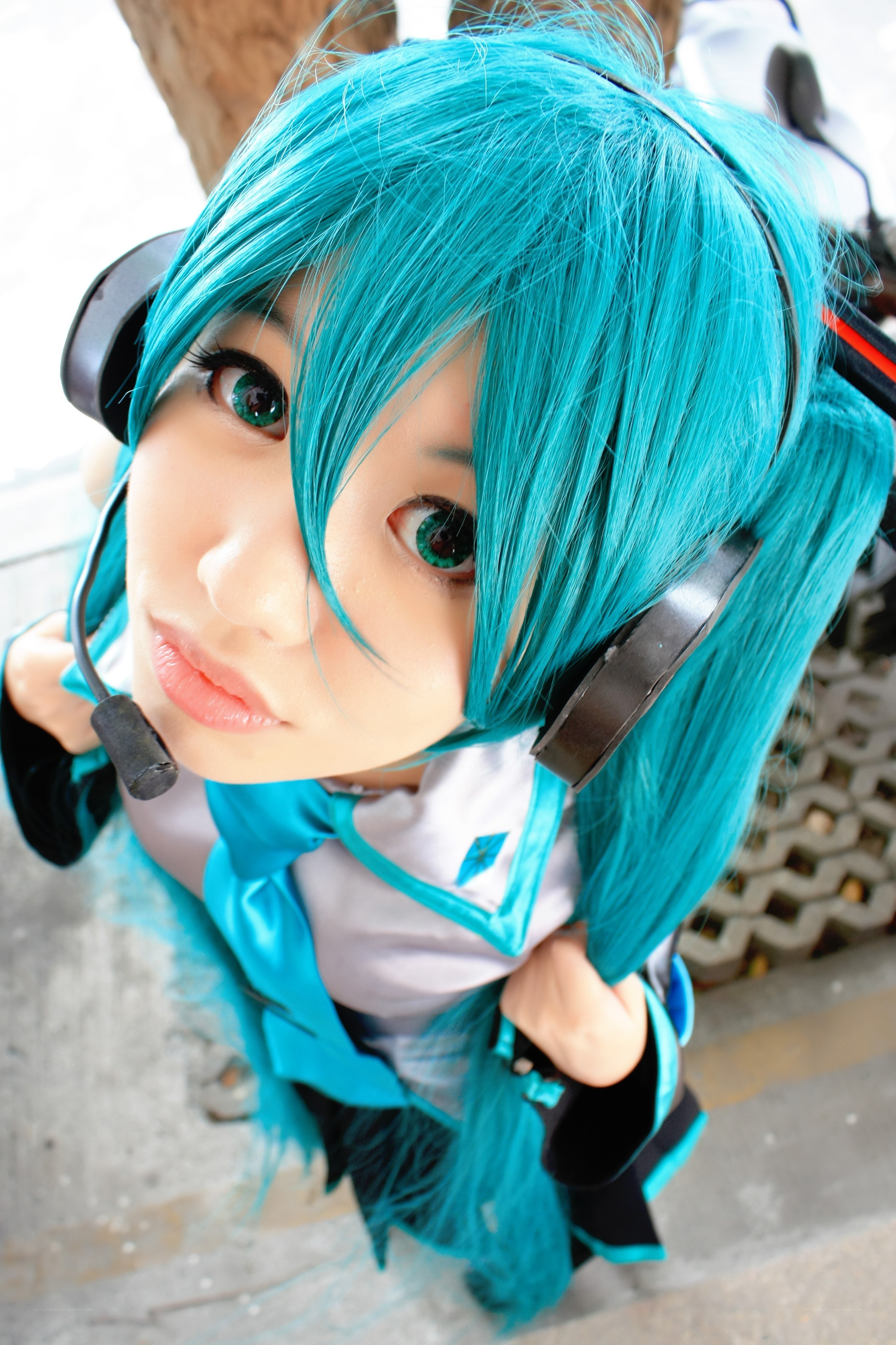 cosplayer with blue hair
