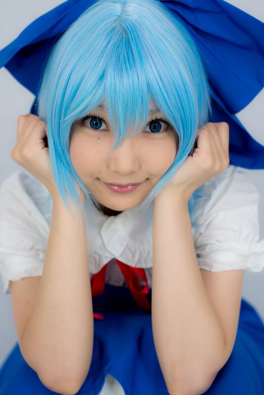 cosplayer with blue hair