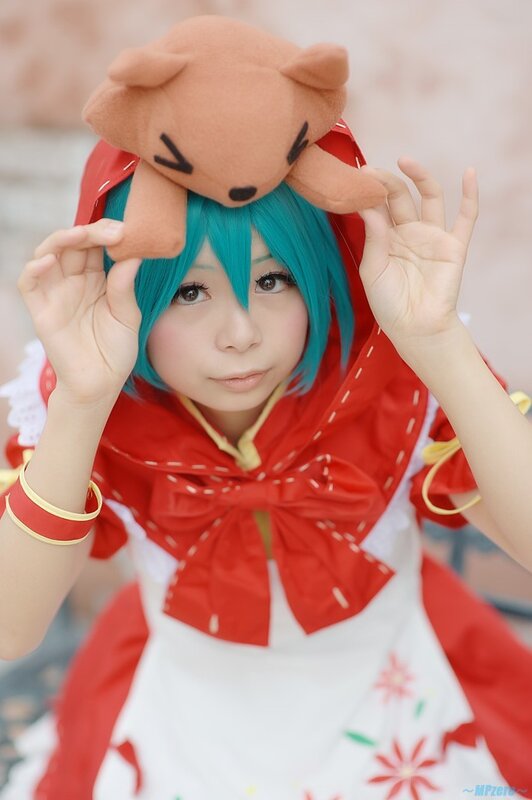 cosplayer with blue hair and bear hat