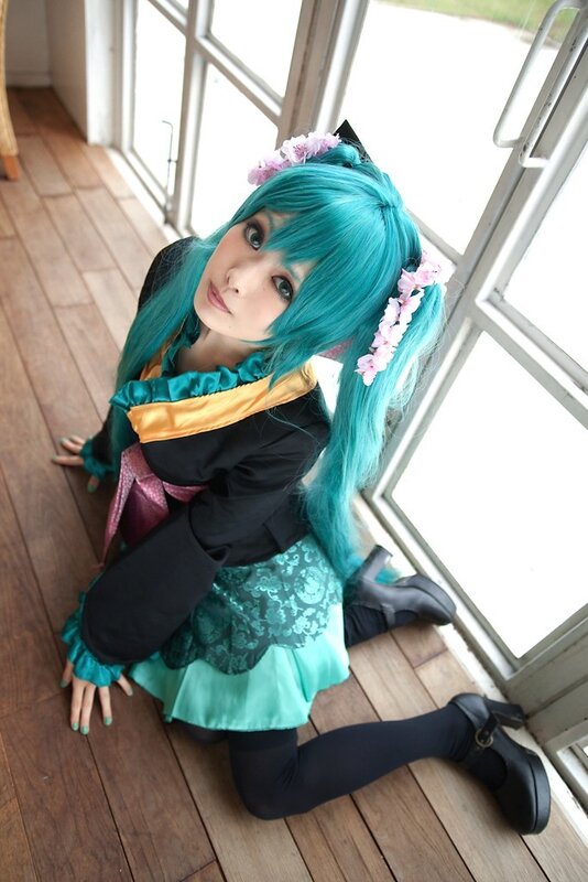 cosplayer with blue hair and flowers
