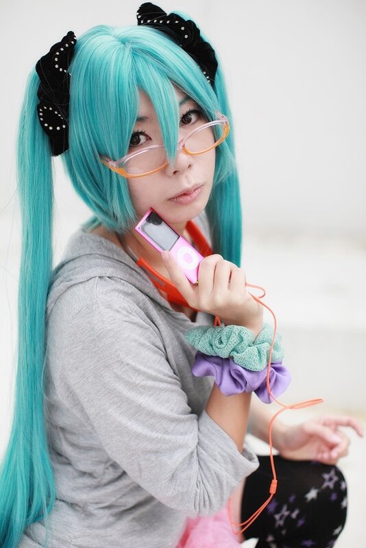 cosplayer with blue hair and headphones