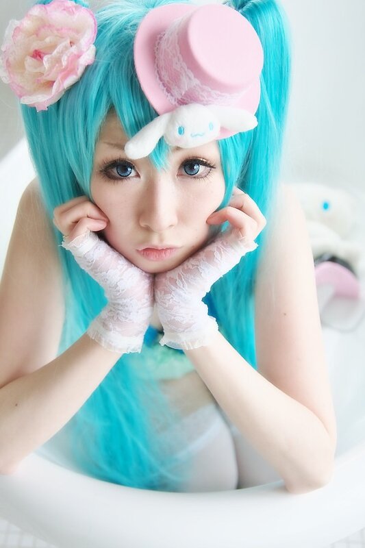 cosplayer with blue hair and pink hat