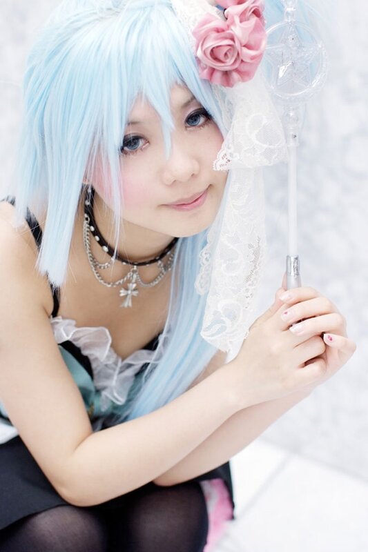 cosplayer with blue hair and wand
