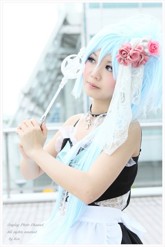 cosplayer with blue hair and wand