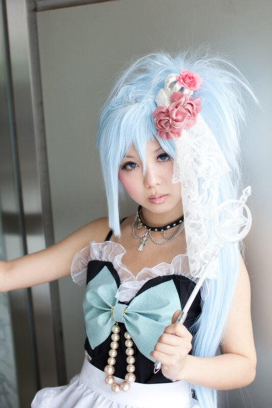cosplayer with blue hair and wand