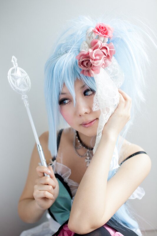 cosplayer with blue hair and wand