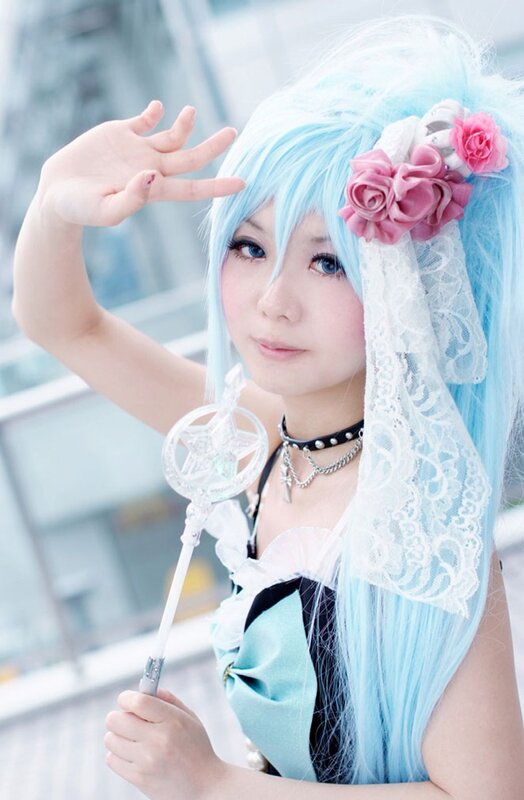 cosplayer with blue hair and wand