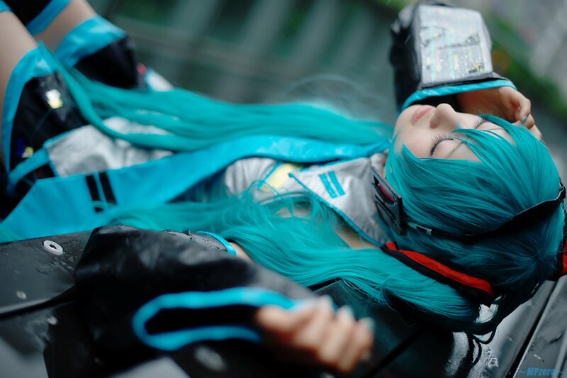 Cosplayer with Blue Hair — Calm, Photograph