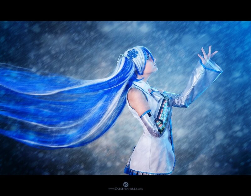 Cosplayer with Blue Hair — Dramatic, Winter