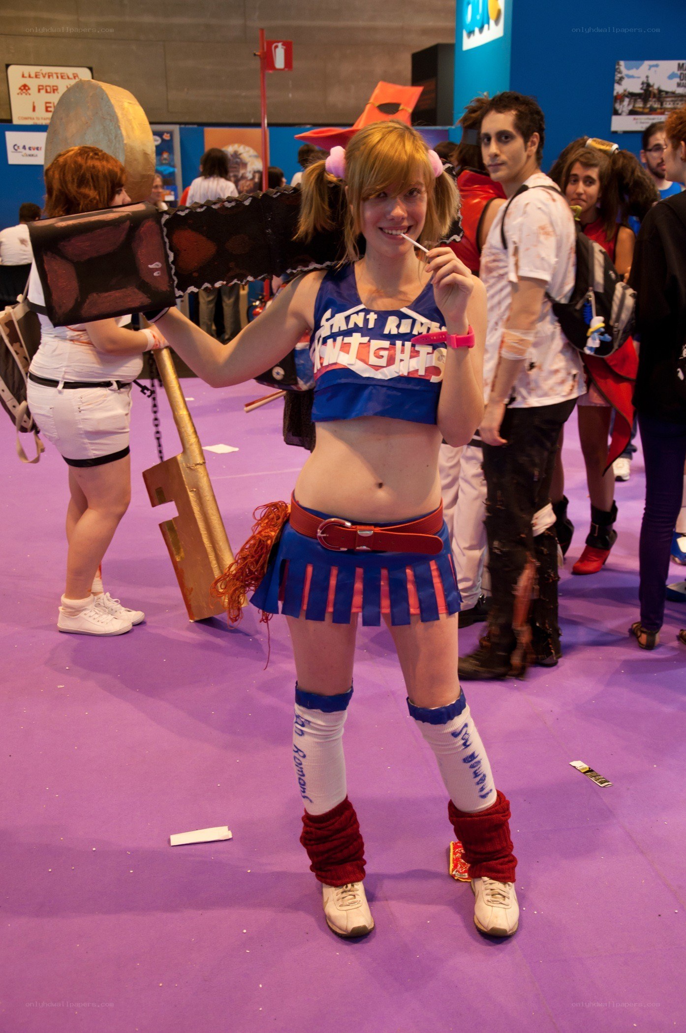 cosplayer with chainsaw