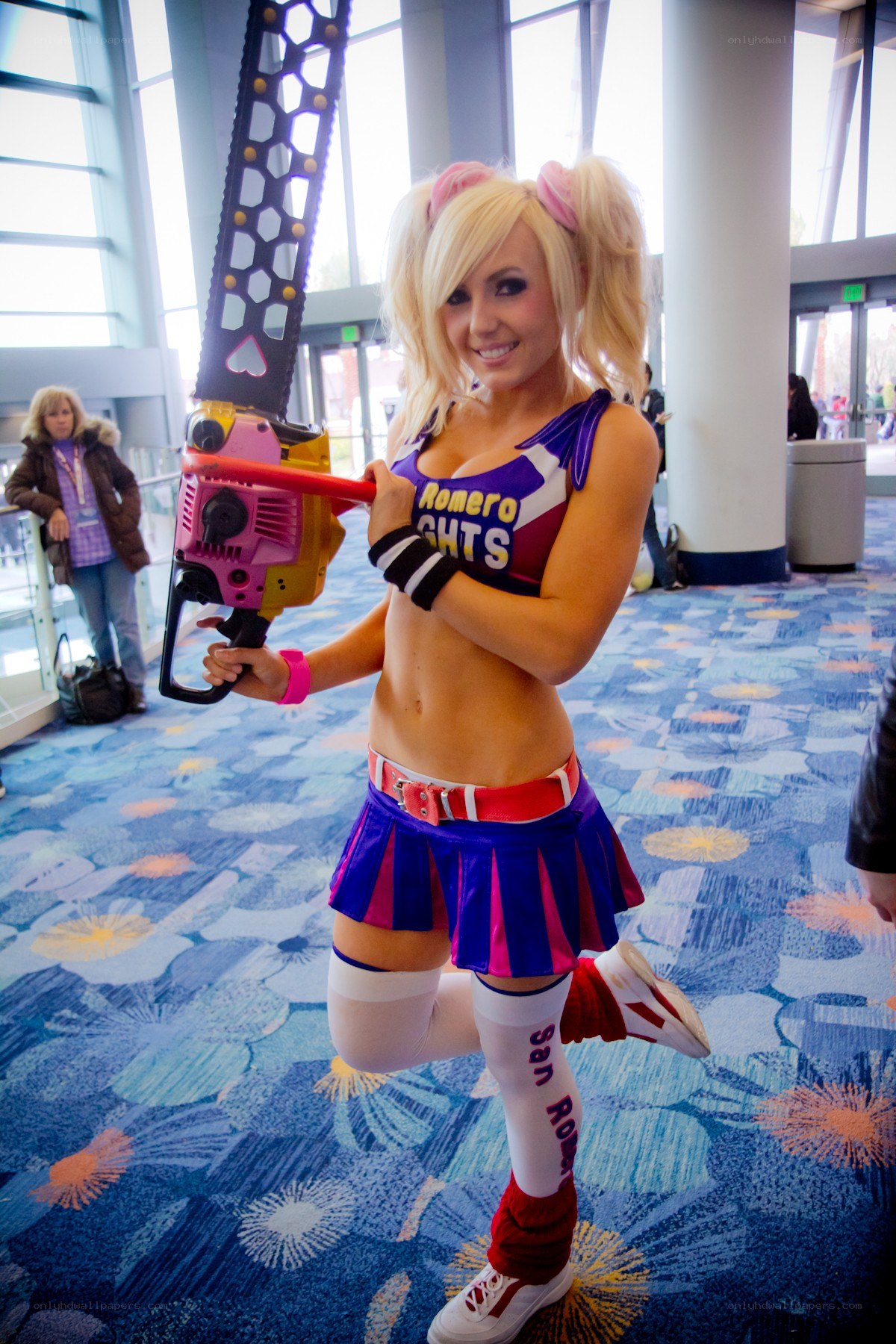Cosplayer with chainsaw prop